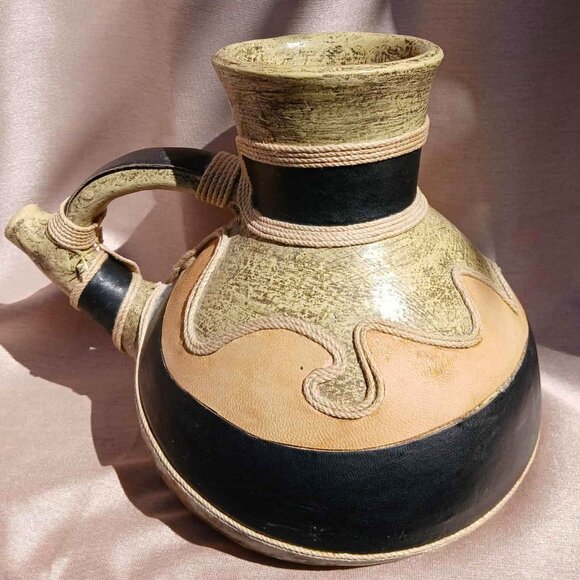 Handmade ANXI Chilean Leather and Rattan Wrapped Ceramic Art Pottery Jug - Picture 4 of 12